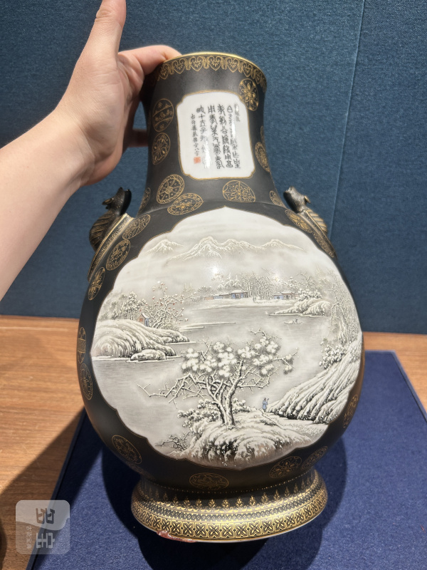1960～70年作 粉彩雪景山水蝠耳尊 - 图2
